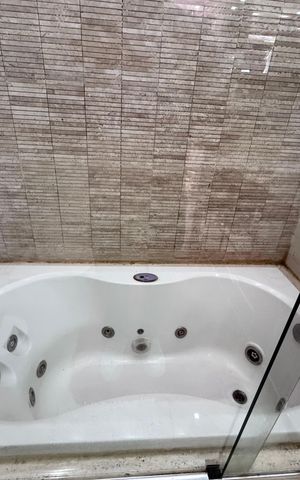 Apartamento para alugar com 200m², 3 quartos e 2 vagas Apartamento para alugar com 200m², 3 quartos e 2 vagasSuíte 1 - Banheiro
