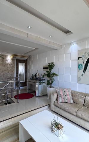 Apartamento para alugar com 200m², 3 quartos e 2 vagas Apartamento para alugar com 200m², 3 quartos e 2 vagasSala (Segundo Andar)