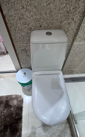 Apartamento para alugar com 200m², 3 quartos e 2 vagas Apartamento para alugar com 200m², 3 quartos e 2 vagasSuíte 2 (Segundo Andar) - Banheiro