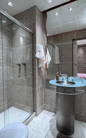 Apartamento para alugar com 200m², 3 quartos e 2 vagas Apartamento para alugar com 200m², 3 quartos e 2 vagasSuíte 2 (Segundo Andar) - Banheiro