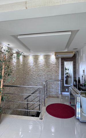 Apartamento para alugar com 200m², 3 quartos e 2 vagas Apartamento para alugar com 200m², 3 quartos e 2 vagasSala (Segundo Andar)