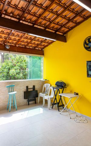 Casa à venda com 200m², 3 quartos e 2 vagas Casa à venda com 200m², 3 quartos e 2 vagasVaranda da Suíte