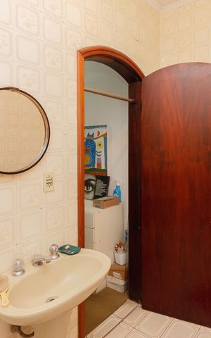 Casa à venda com 244m², 7 quartos e 3 vagas Casa à venda com 244m², 7 quartos e 3 vagasBanheiro da Suíte 2