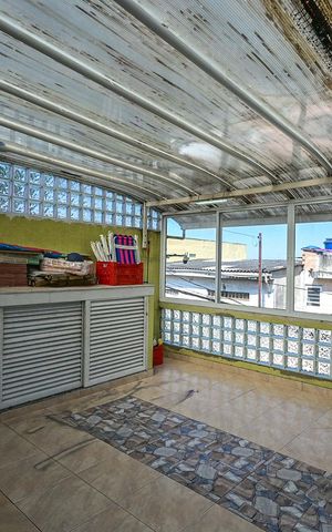 Casa à venda com 180m², 3 quartos e 2 vagasVaranda