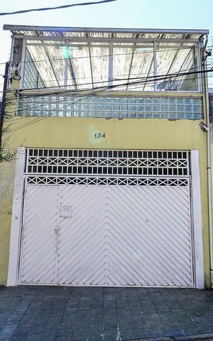 Casa à venda com 180m², 3 quartos e 2 vagasFachada