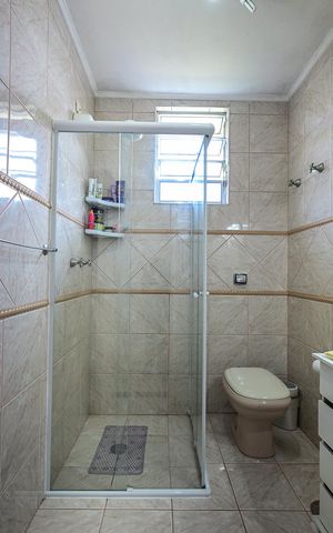 Casa à venda com 180m², 3 quartos e 2 vagasBanheiro
