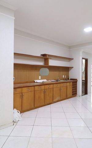 Casa para alugar com 300m², 4 quartos e 2 vagasSala