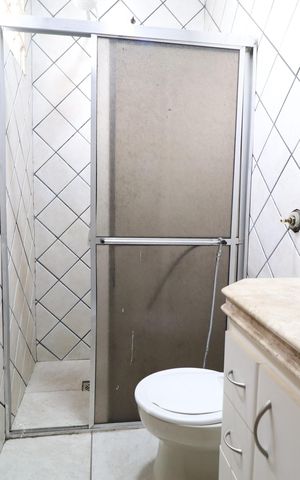 Casa para alugar com 300m², 4 quartos e 2 vagasBanheiro do Quarto 2