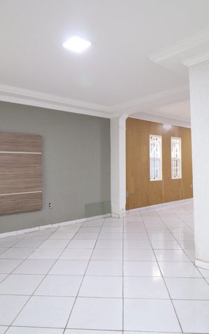 Casa para alugar com 300m², 4 quartos e 2 vagasSala