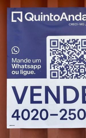 Casa à venda com 328m², 6 quartos e 3 vagas Casa à venda com 328m², 6 quartos e 3 vagasPlaquinha Instalada