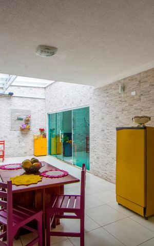 Casa à venda com 200m², 2 quartos e 2 vagas Casa à venda com 200m², 2 quartos e 2 vagasQuintal