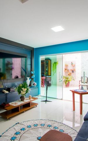 Casa à venda com 200m², 2 quartos e 2 vagas Casa à venda com 200m², 2 quartos e 2 vagasSala