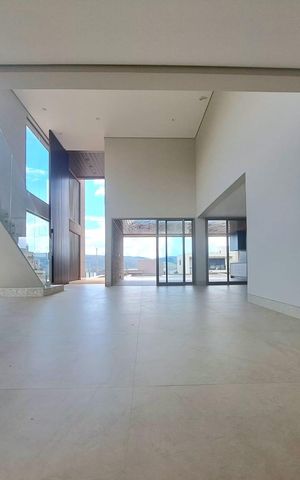 Casa de condomínio à venda com 650m², 3 quartos e 6 vagas