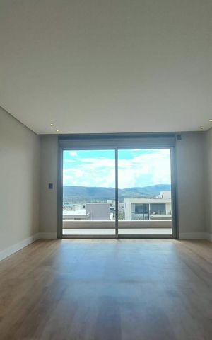 Casa de condomínio à venda com 650m², 3 quartos e 6 vagas