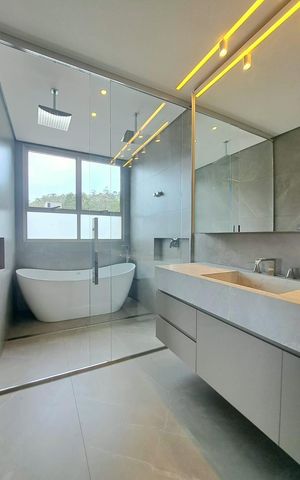 Casa de condomínio à venda com 650m², 3 quartos e 6 vagas