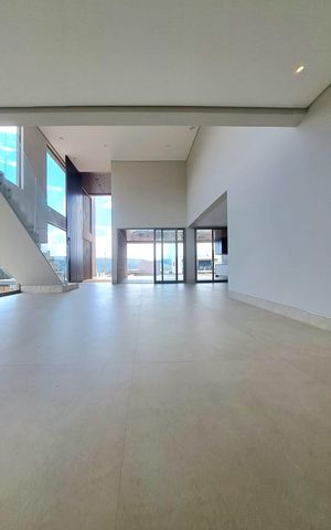Casa de condomínio à venda com 650m², 3 quartos e 6 vagas