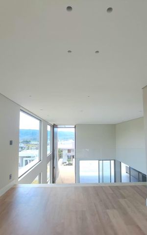 Casa de condomínio à venda com 650m², 3 quartos e 6 vagas