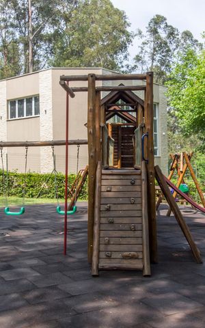 Apartamento à venda com 315m², 2 quartos e 4 vagasÁrea comum - Playground
