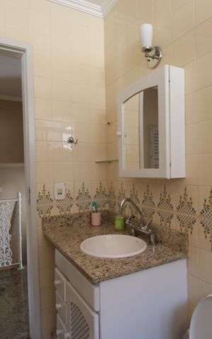 Casa de condomínio à venda com 360m², 3 quartos e 3 vagasBanheiro social