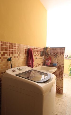 Casa de condomínio à venda com 360m², 3 quartos e 3 vagasÁrea de serviço
