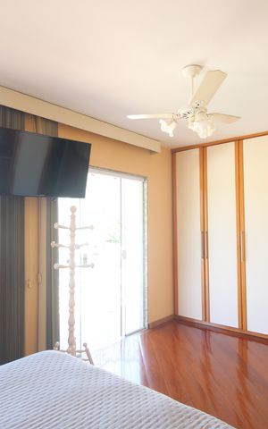 Casa de condomínio à venda com 360m², 3 quartos e 3 vagasSuíte