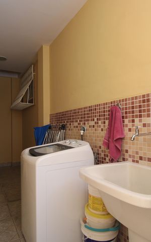 Casa de condomínio à venda com 360m², 3 quartos e 3 vagasÁrea de serviço