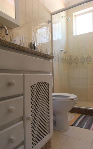 Casa de condomínio à venda com 360m², 3 quartos e 3 vagasBanheiro social