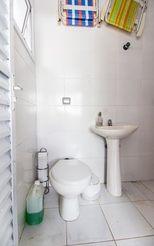Casa de condomínio para alugar com 360m², 4 quartos e 6 vagas Casa de condomínio para alugar com 360m², 4 quartos e 6 vagasBanheiro