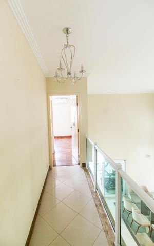 Casa de condomínio para alugar com 360m², 4 quartos e 6 vagas Casa de condomínio para alugar com 360m², 4 quartos e 6 vagasCorredor