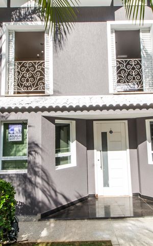 Casa de condomínio para alugar com 360m², 4 quartos e 6 vagas Casa de condomínio para alugar com 360m², 4 quartos e 6 vagasVista da Rua