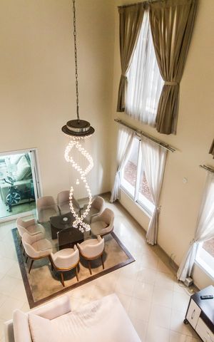 Casa de condomínio para alugar com 360m², 4 quartos e 6 vagas Casa de condomínio para alugar com 360m², 4 quartos e 6 vagasVista