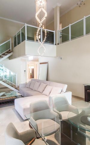 Casa de condomínio para alugar com 360m², 4 quartos e 6 vagas Casa de condomínio para alugar com 360m², 4 quartos e 6 vagasSala