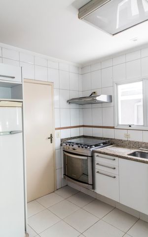 Casa de condomínio para alugar com 360m², 4 quartos e 6 vagas Casa de condomínio para alugar com 360m², 4 quartos e 6 vagasCozinha