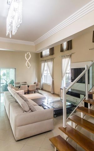 Casa de condomínio para alugar com 360m², 4 quartos e 6 vagas Casa de condomínio para alugar com 360m², 4 quartos e 6 vagasSala