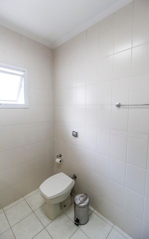 Casa de condomínio para alugar com 360m², 4 quartos e 6 vagas Casa de condomínio para alugar com 360m², 4 quartos e 6 vagasBanheiro da Suíte