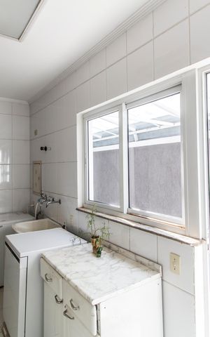 Casa de condomínio para alugar com 360m², 4 quartos e 6 vagas Casa de condomínio para alugar com 360m², 4 quartos e 6 vagasÁrea de Serviço