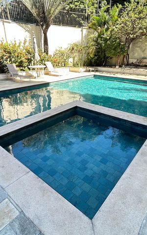 Apartamento à venda com 136m², 3 quartos e 4 vagas Apartamento à venda com 136m², 3 quartos e 4 vagasÁrea comum - Piscina