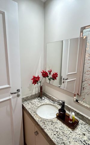 Apartamento à venda com 136m², 3 quartos e 4 vagas Apartamento à venda com 136m², 3 quartos e 4 vagasBanheiro 1