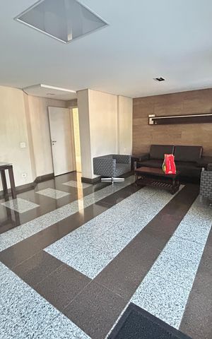 Apartamento à venda com 136m², 3 quartos e 4 vagas Apartamento à venda com 136m², 3 quartos e 4 vagasHall social