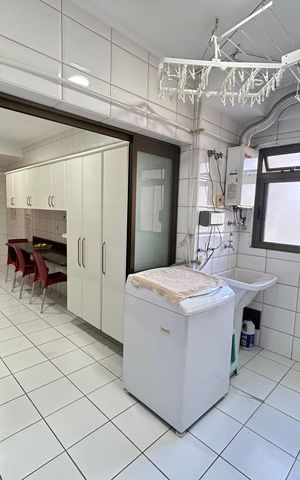 Apartamento à venda com 136m², 3 quartos e 4 vagas Apartamento à venda com 136m², 3 quartos e 4 vagasÁrea de Serviço