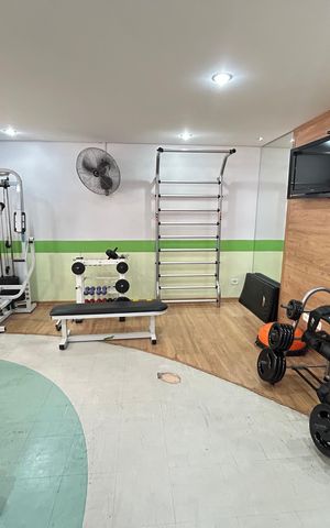 Apartamento à venda com 136m², 3 quartos e 4 vagas Apartamento à venda com 136m², 3 quartos e 4 vagasÁrea comum - Academia