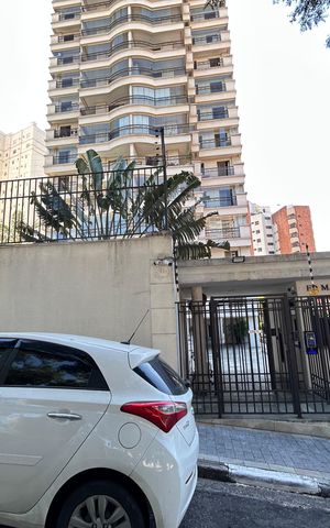 Apartamento à venda com 136m², 3 quartos e 4 vagas Apartamento à venda com 136m², 3 quartos e 4 vagasFachada do Prédio