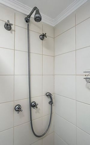 Apartamento à venda com 136m², 3 quartos e 4 vagas Apartamento à venda com 136m², 3 quartos e 4 vagasBanheiro da Suíte 2