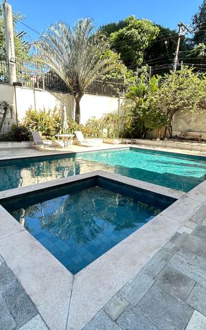 Apartamento à venda com 136m², 3 quartos e 4 vagas Apartamento à venda com 136m², 3 quartos e 4 vagasÁrea comum - Piscina