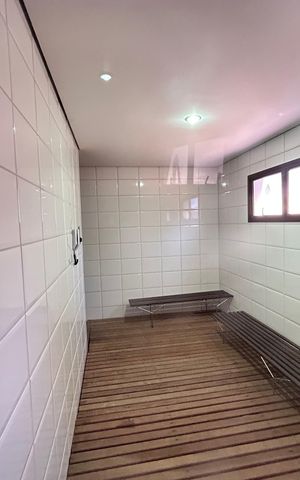 Apartamento à venda com 136m², 3 quartos e 4 vagas Apartamento à venda com 136m², 3 quartos e 4 vagasSauna