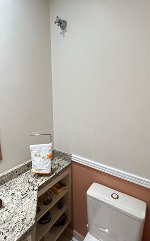 Apartamento à venda com 136m², 3 quartos e 4 vagas Apartamento à venda com 136m², 3 quartos e 4 vagasBanheiro 1