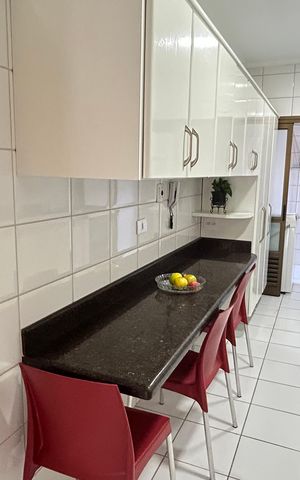 Apartamento à venda com 136m², 3 quartos e 4 vagas Apartamento à venda com 136m², 3 quartos e 4 vagasCozinha