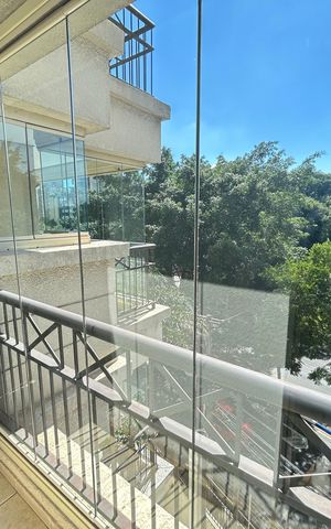 Apartamento à venda com 136m², 3 quartos e 4 vagas Apartamento à venda com 136m², 3 quartos e 4 vagasVaranda da Suíte 3