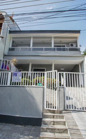 Casa de condomínio à venda com 235m², 4 quartos e 3 vagasFachada