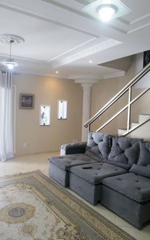 Casa de condomínio à venda com 235m², 4 quartos e 3 vagasSala